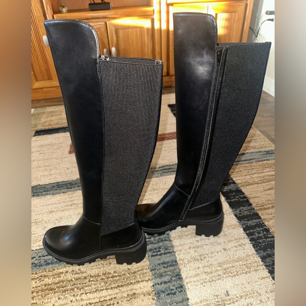 Black Knee-High Boots with Chunky Heel - Picture 7 of 9